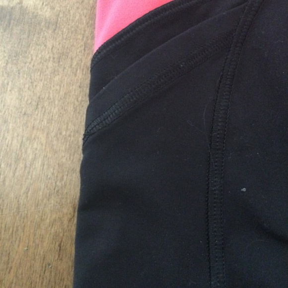 Girls size 8 Ivivva capris- pink and black - Picture 4 of 4